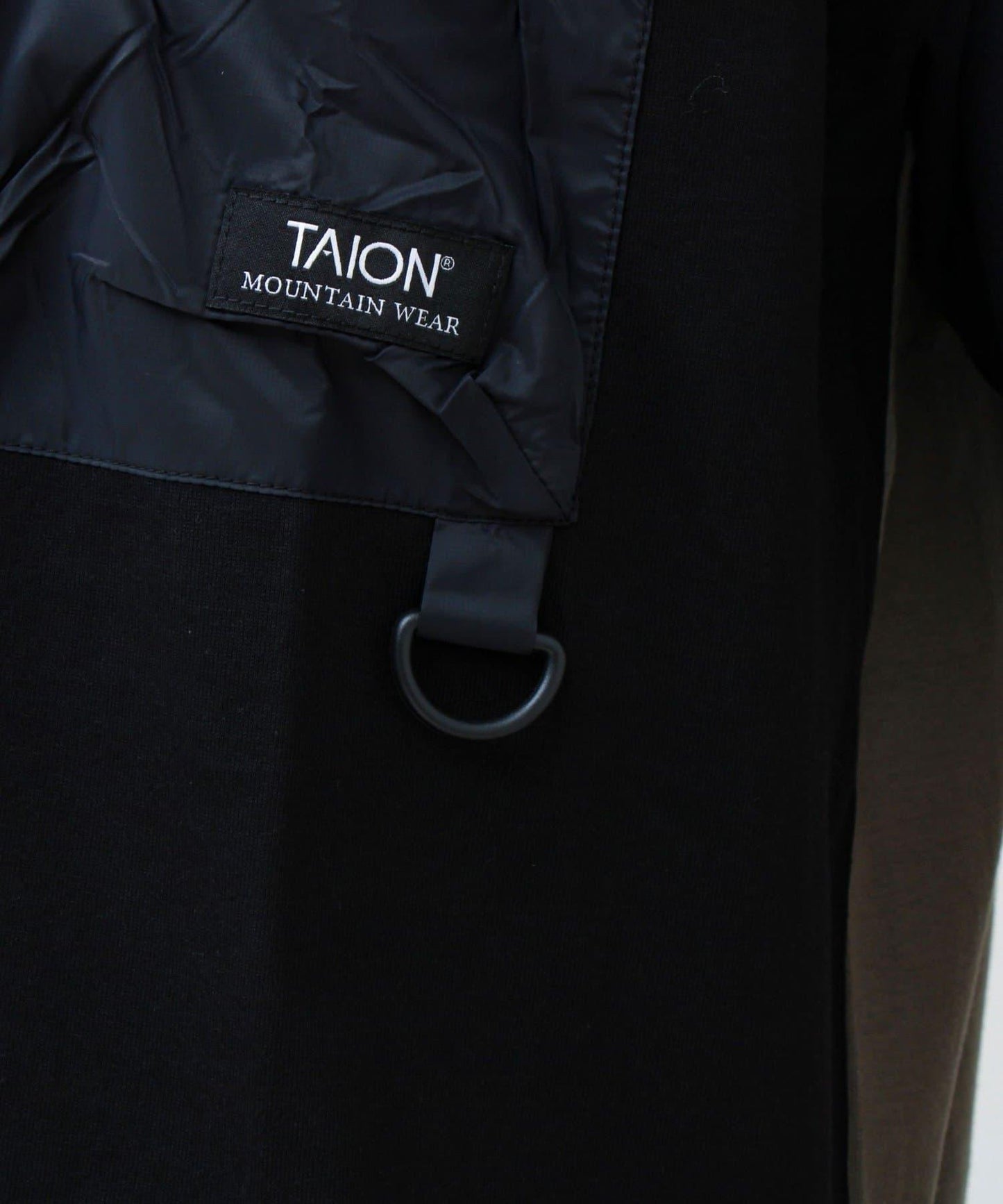 TAION MOUNTAION FRAP 口袋T恤