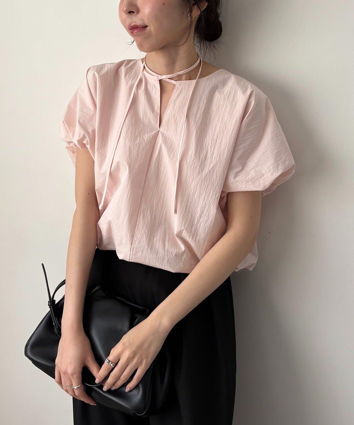泡泡袖 蝴蝶結 設計 女襯衫（新色粉色）
