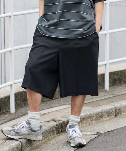 單褶 寬鬆闊腿廓形 西裝短褲