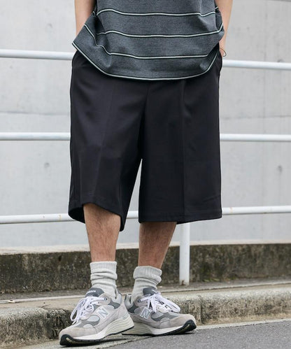 單褶 寬鬆闊腿廓形 西裝短褲