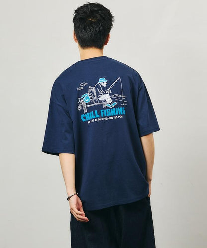 寬鬆版型 背部CHILL FISHING MAN印花 圓領T恤