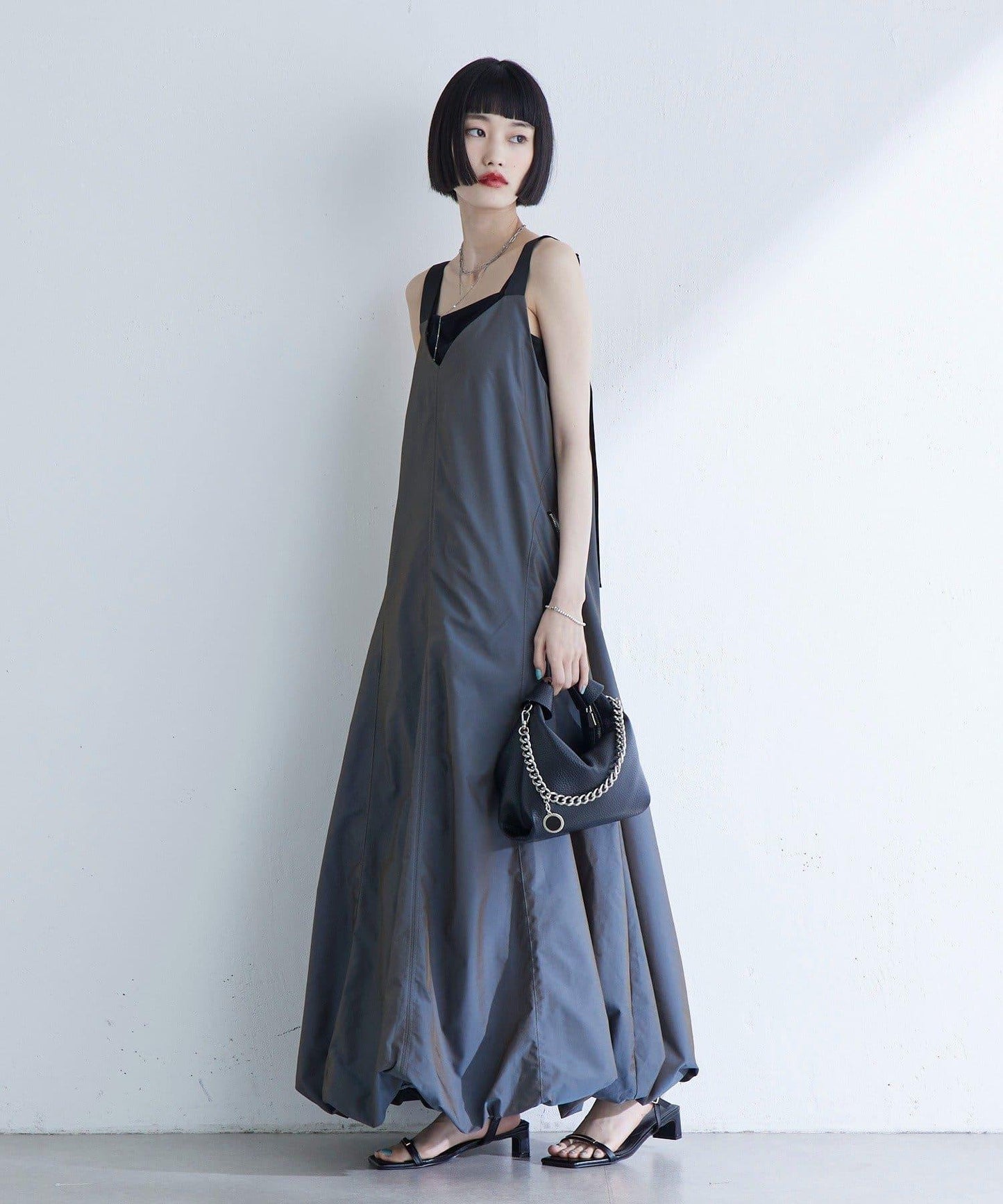 蓬鬆廓形 吊帶設計 連衣裙