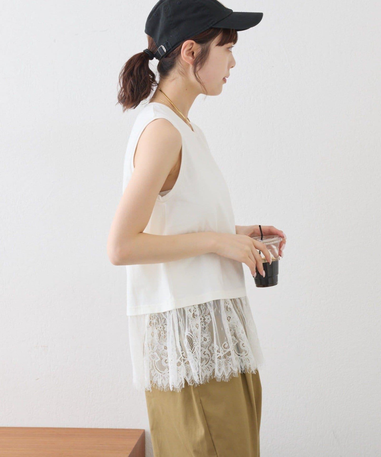 下襬蕾絲 無袖 Tee