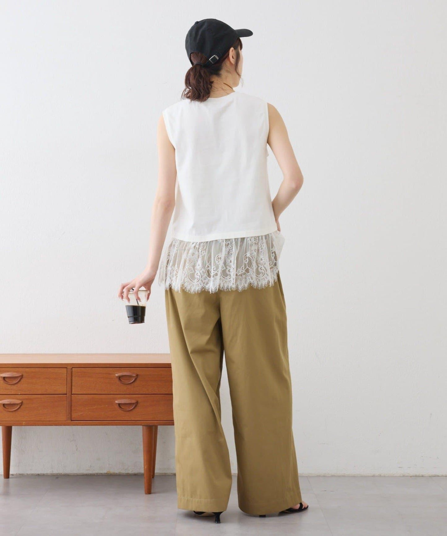 下襬蕾絲 無袖 Tee