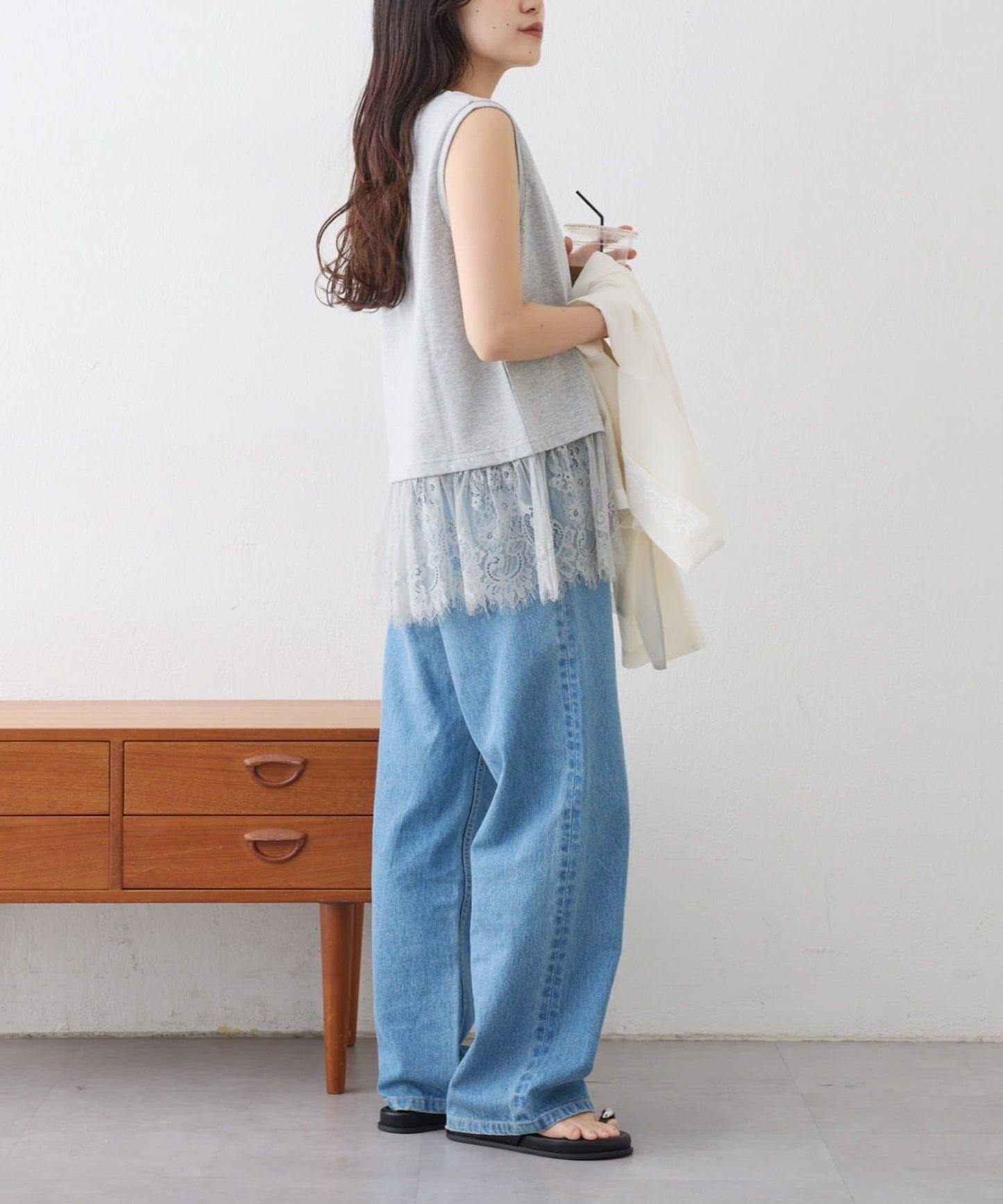 下襬蕾絲 無袖 Tee