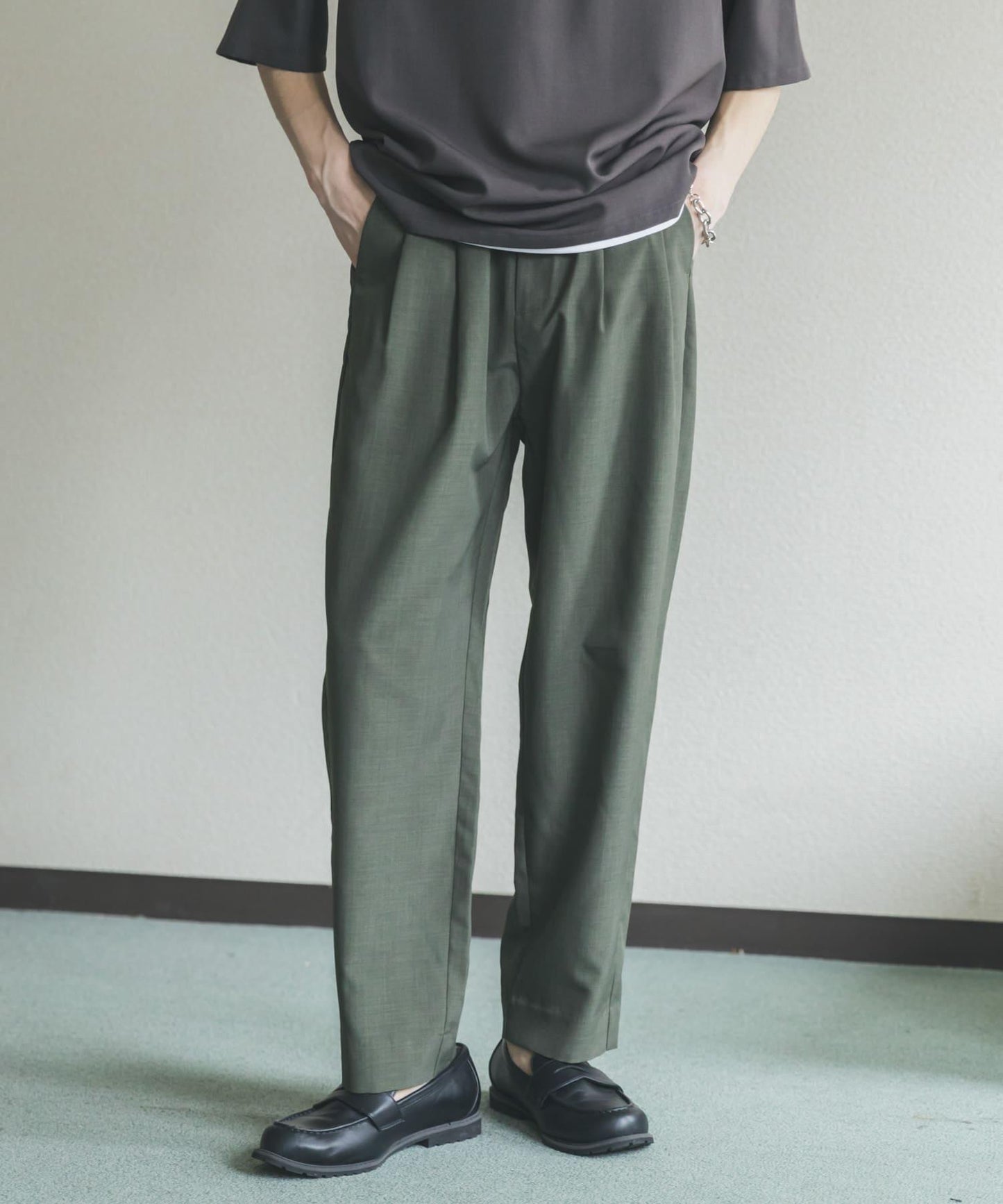 易打理速幹 抽褶錐形 褲子