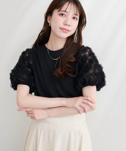 花朵蕾絲泡泡袖T恤