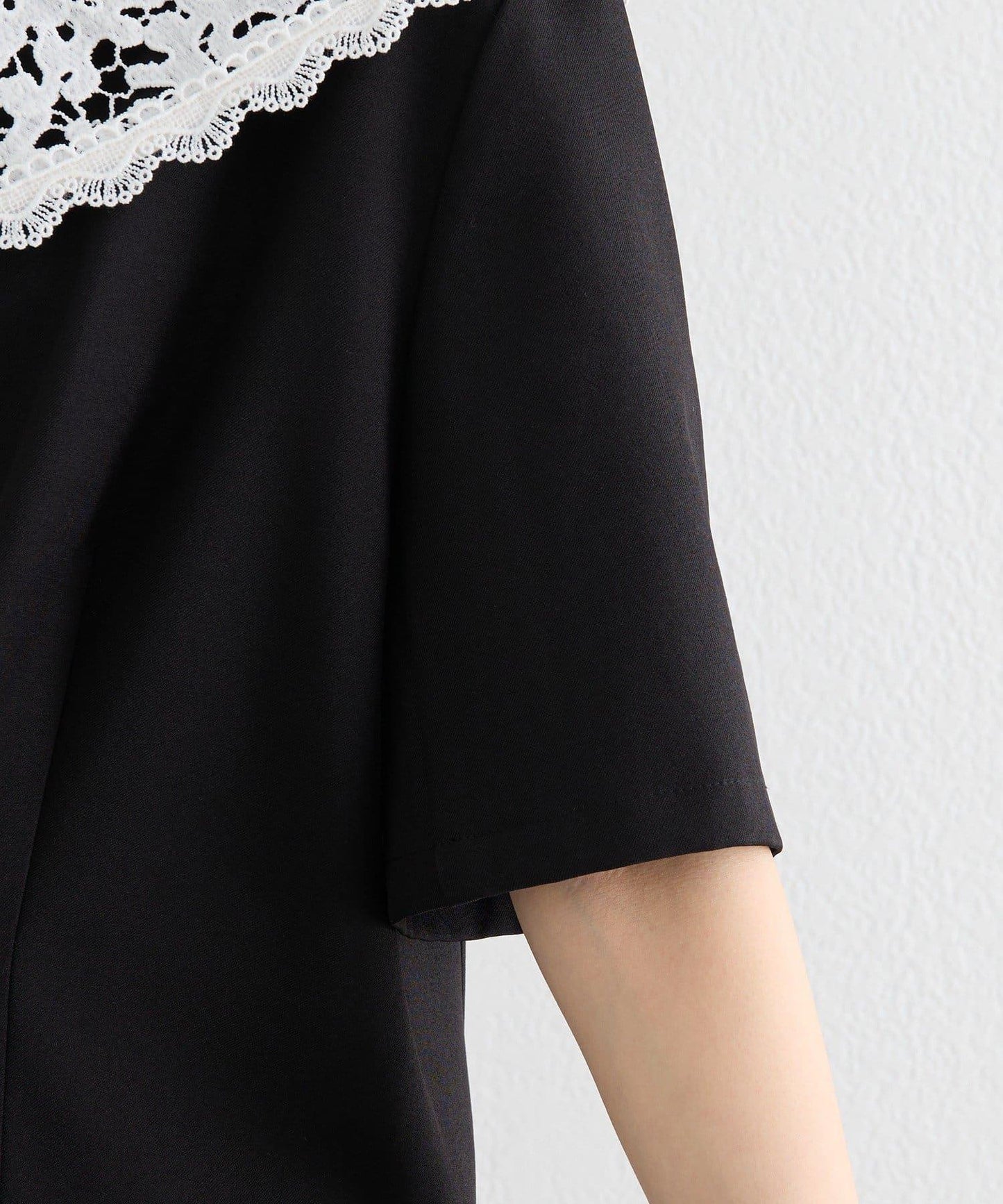 蕾絲拼接領設計 短袖夾克