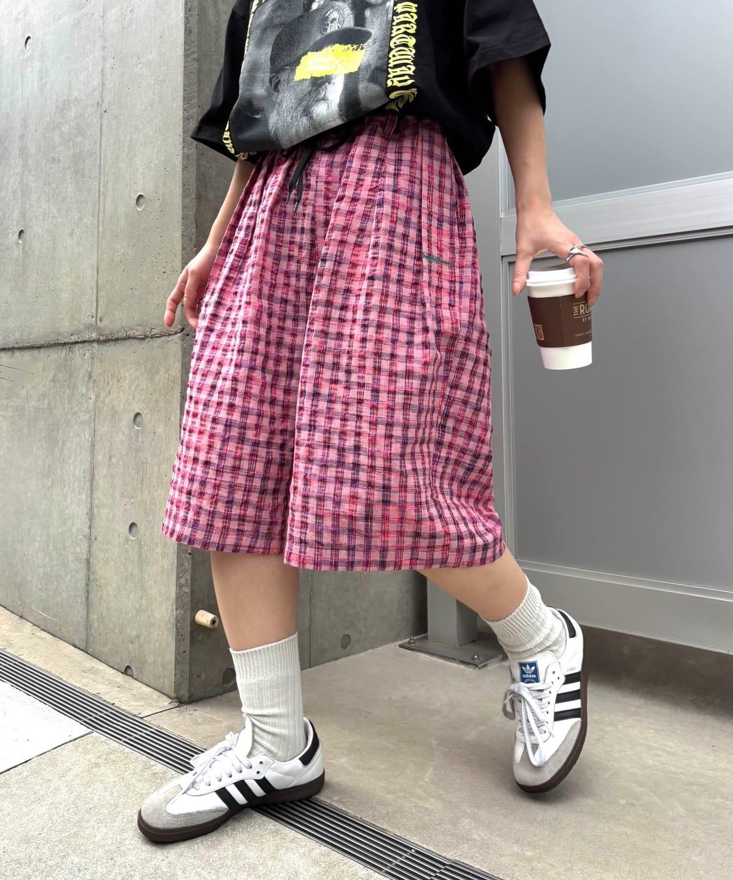 SOUNDS GOOOOD 霓虹格紋 休閒短褲