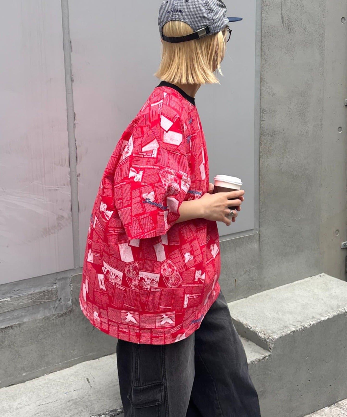 SOUNDS GOOOOD 報紙印花T恤