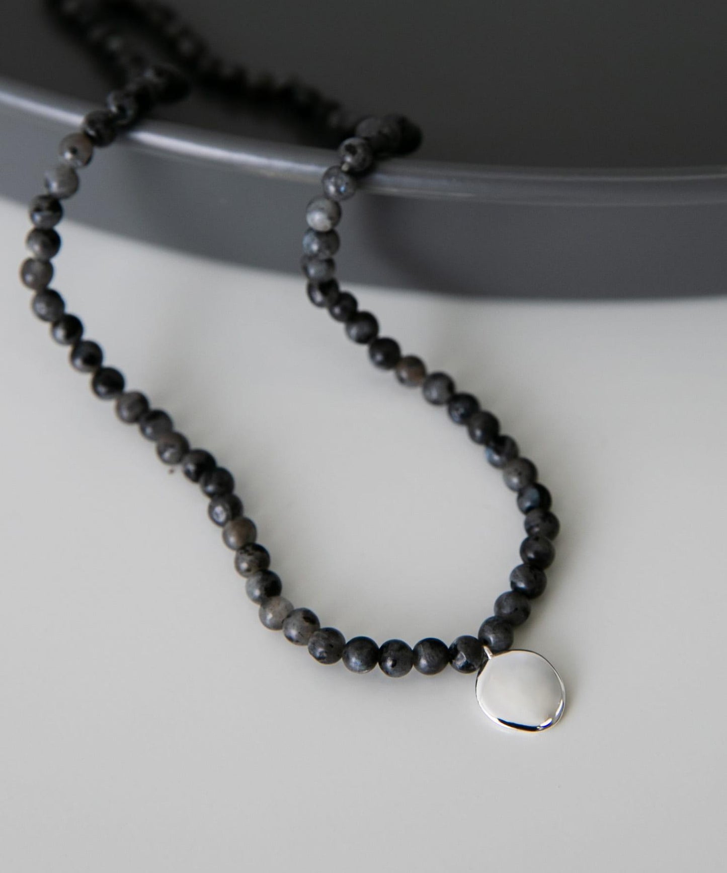 SMELLY so’ blackLabradoritenecklace 項鍊