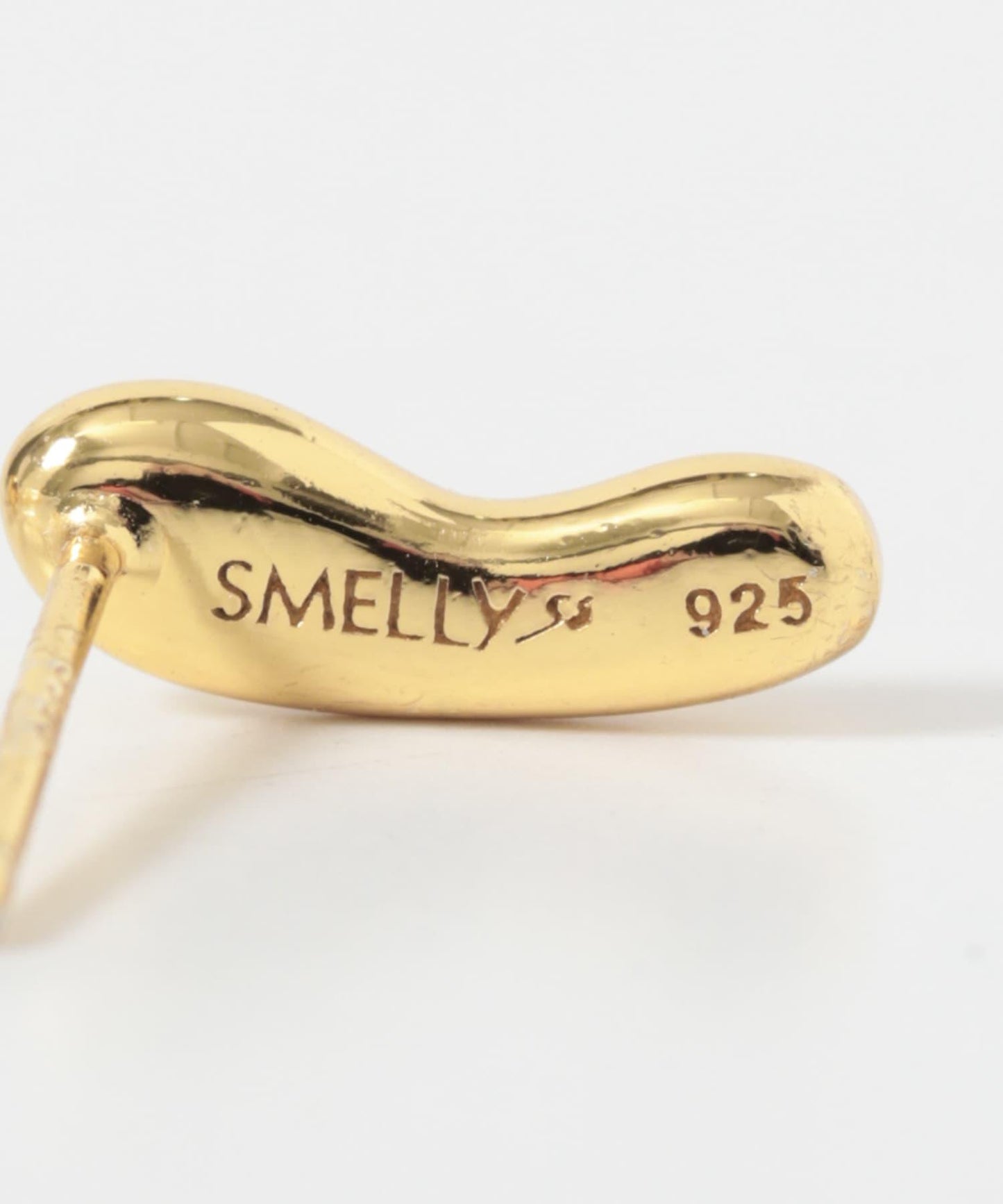 SMELLY so’ 不對稱紋理耳釘