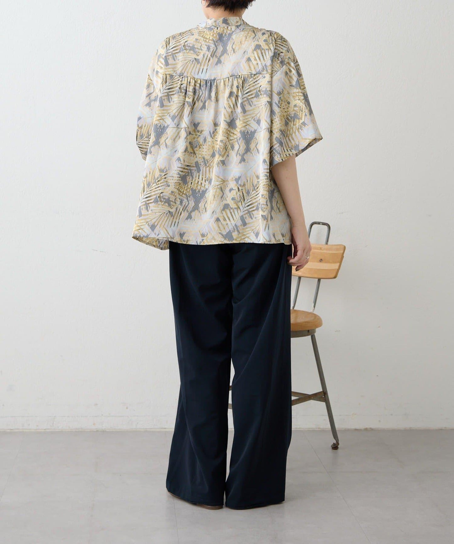 不易起皺輕量 短袖圖案打褶 女襯衫 SUM1 STYLE