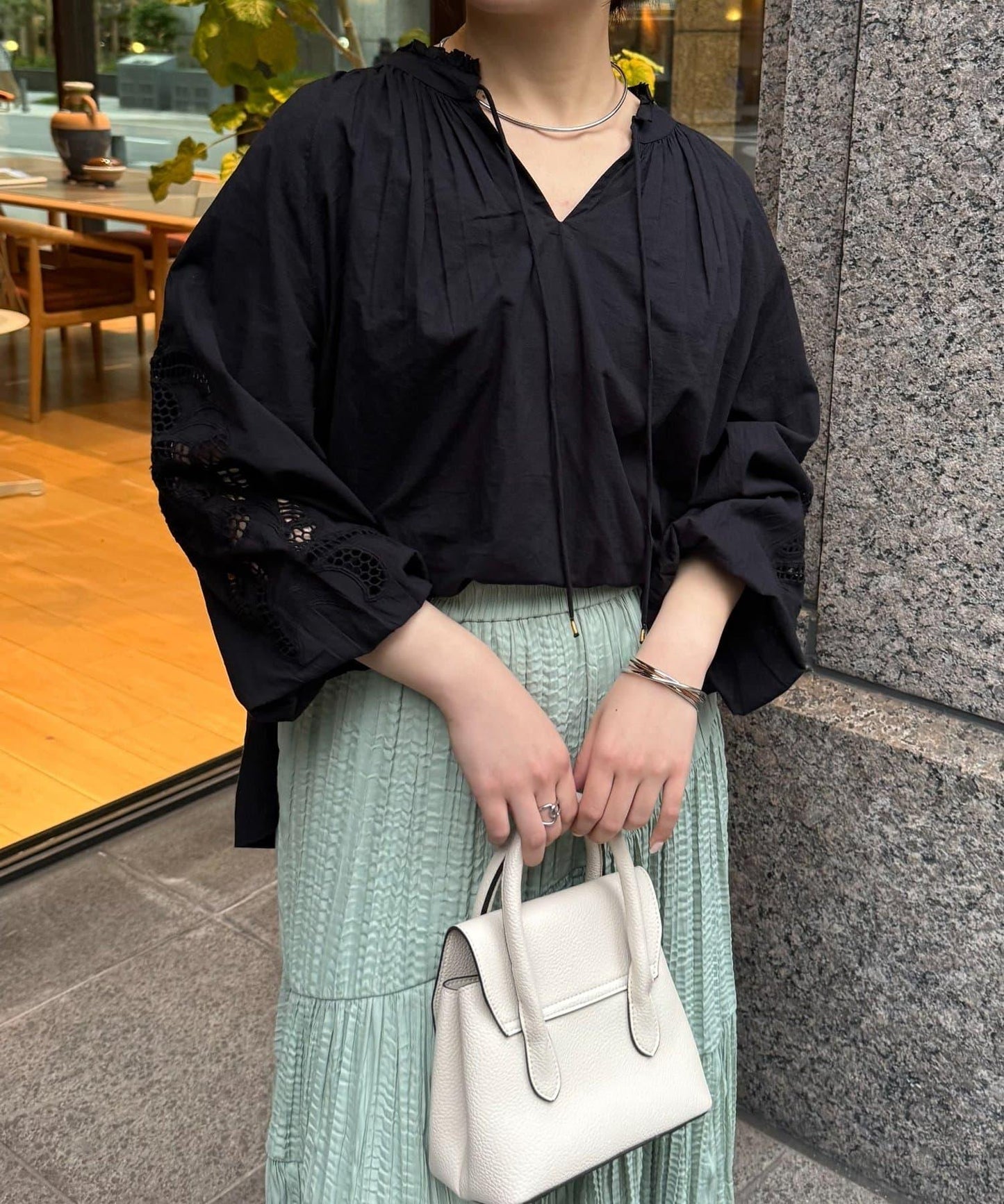 袖部蕾絲刺繡襯衫