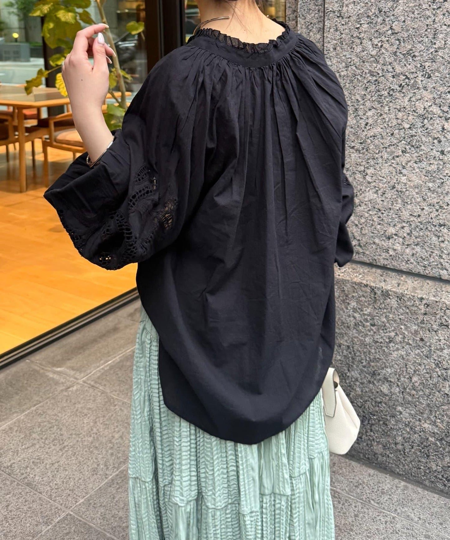 袖部蕾絲刺繡襯衫