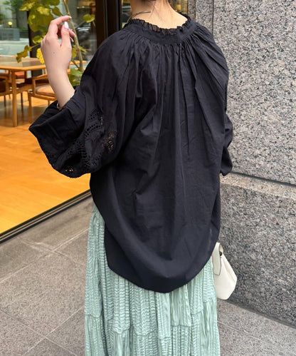 袖部蕾絲刺繡襯衫