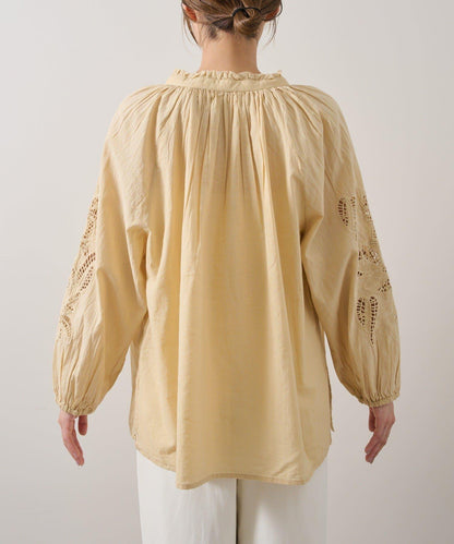 袖部蕾絲刺繡襯衫