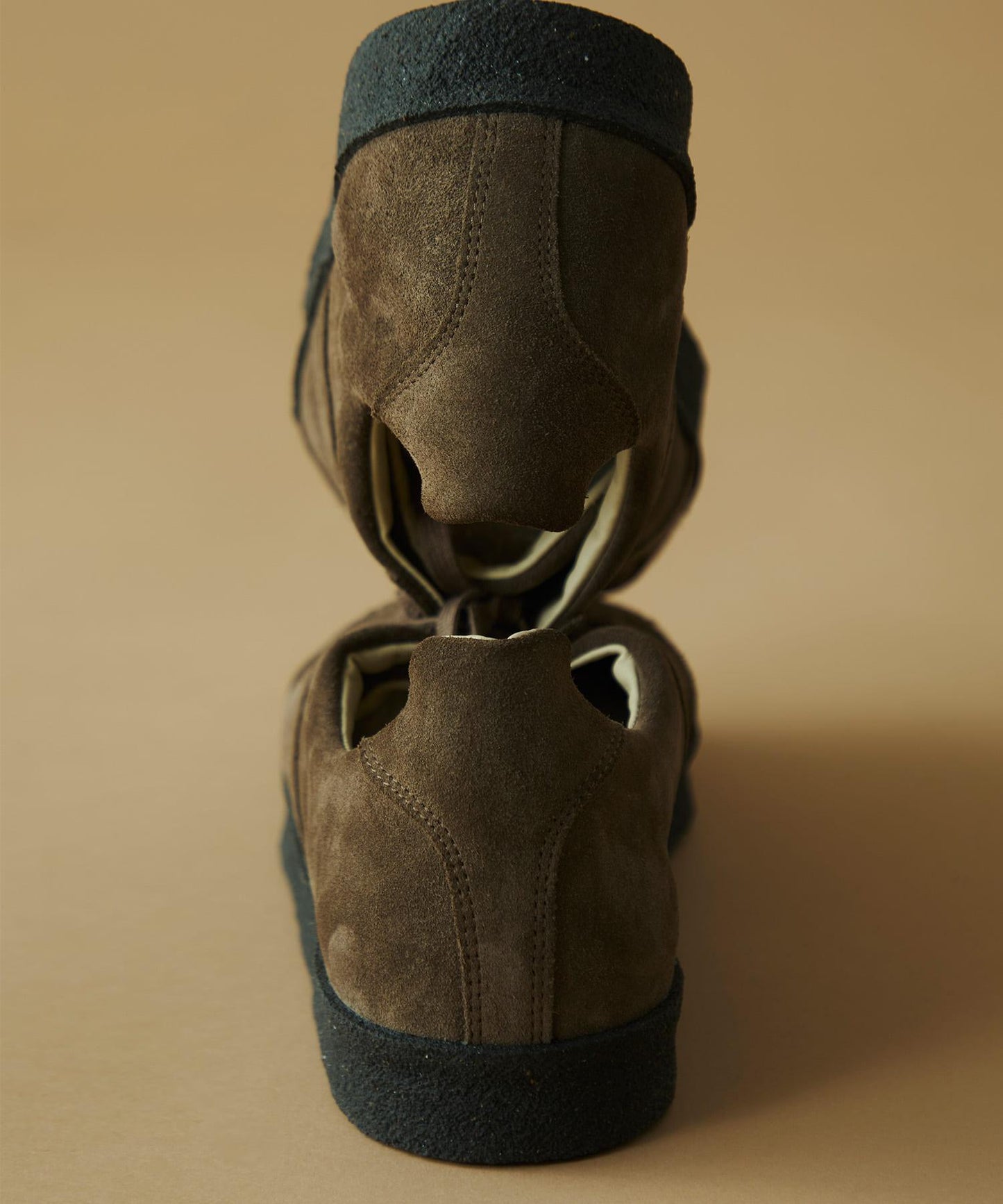 HOBO GERMAN TRAINER COW SUEDE by REPRODUCTION OF FOUND 休閒鞋