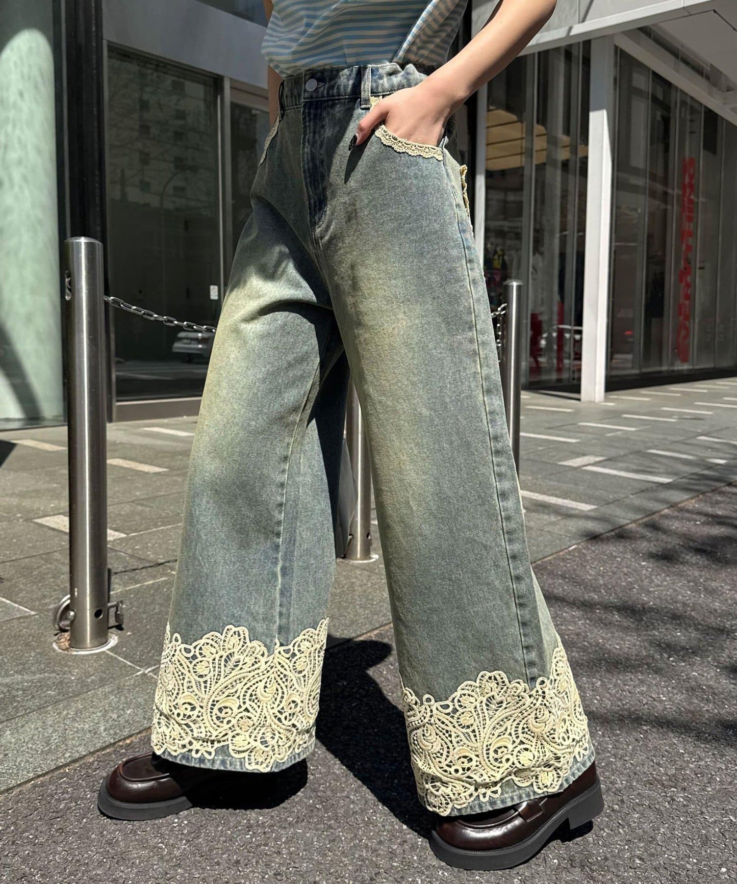 褲腳蕾絲闊腿直筒牛仔褲
