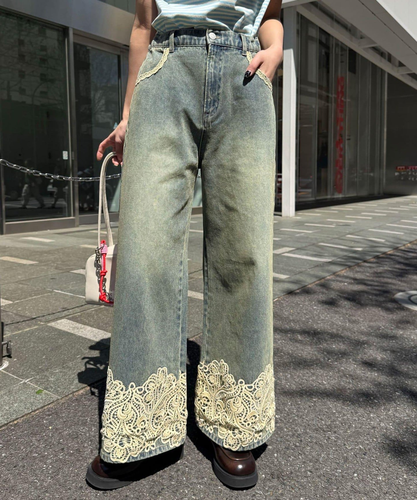 褲腳蕾絲闊腿直筒牛仔褲