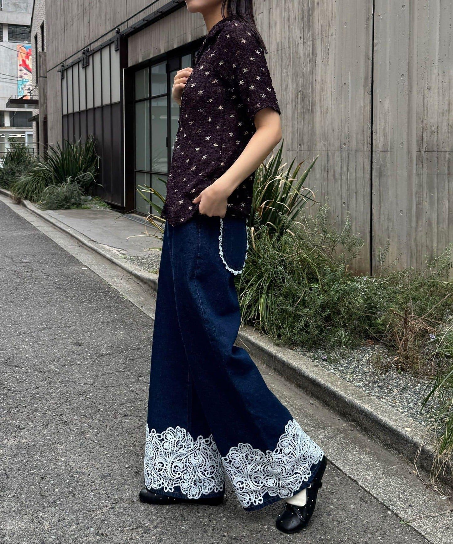褲腳蕾絲闊腿直筒牛仔褲