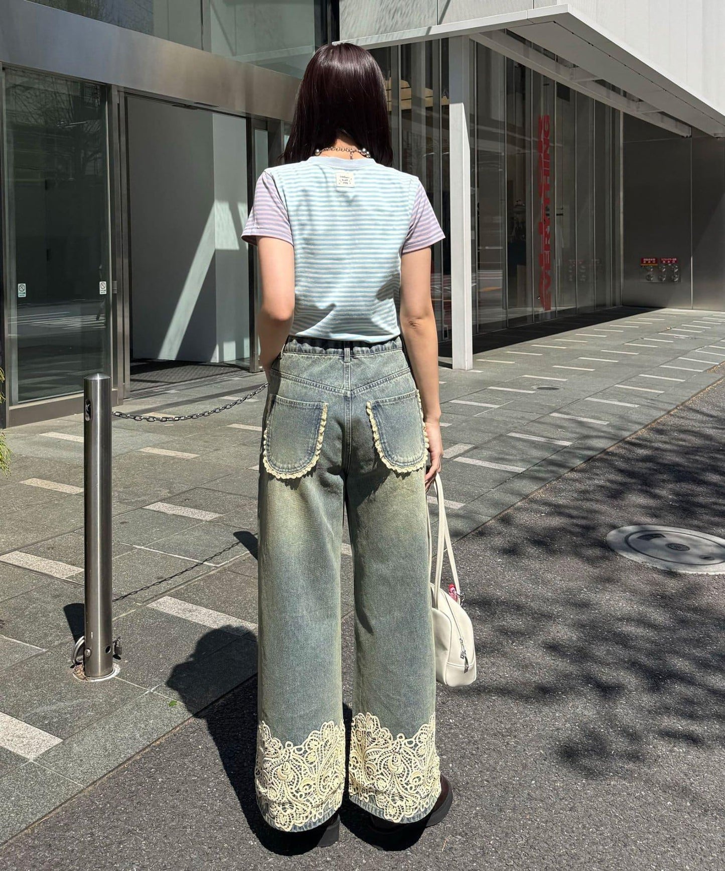 褲腳蕾絲闊腿直筒牛仔褲