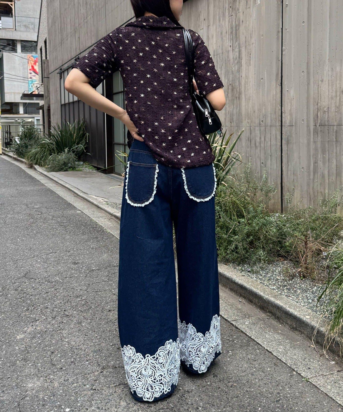 褲腳蕾絲闊腿直筒牛仔褲
