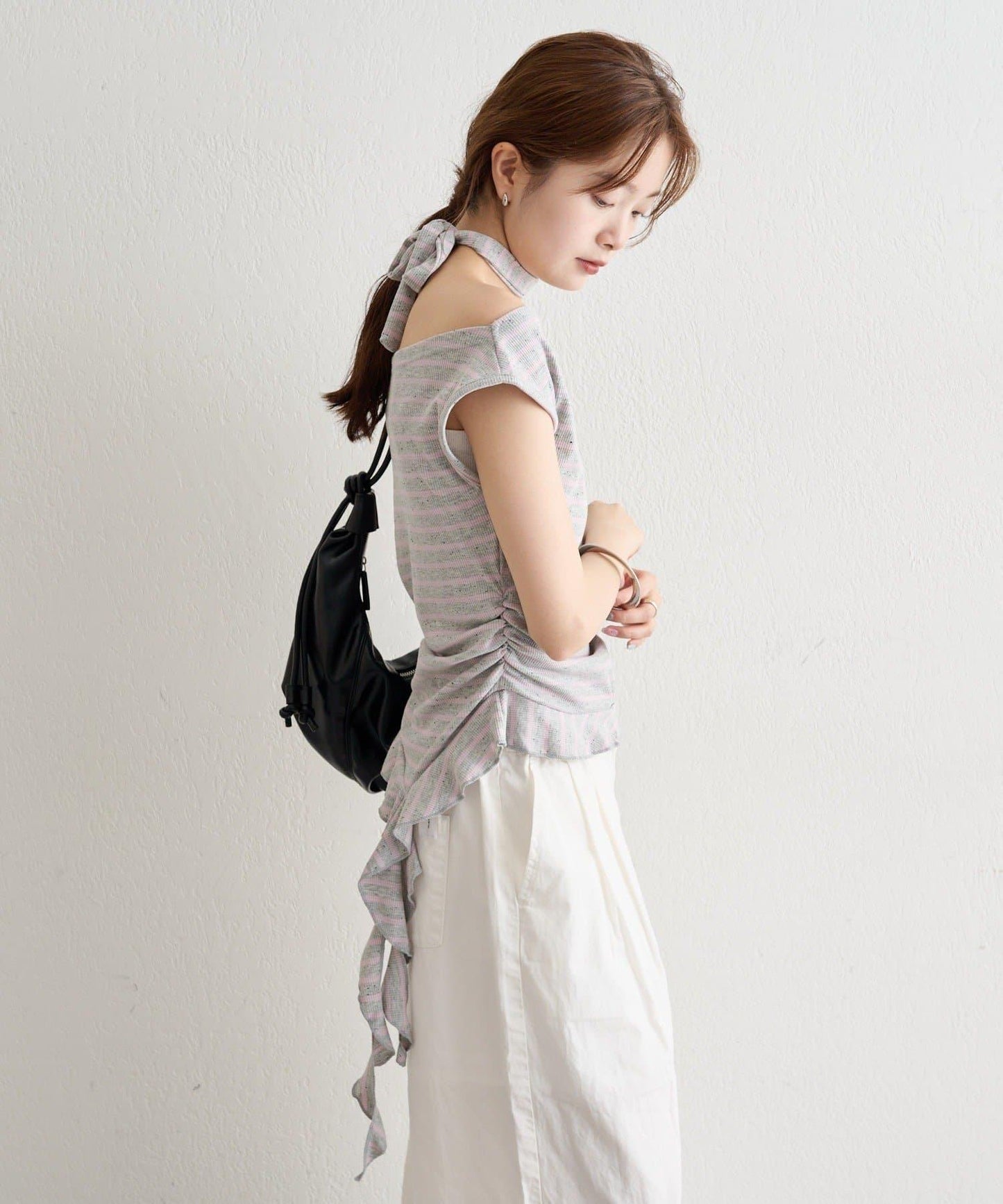 單肩下襬荷葉邊 針織上衣