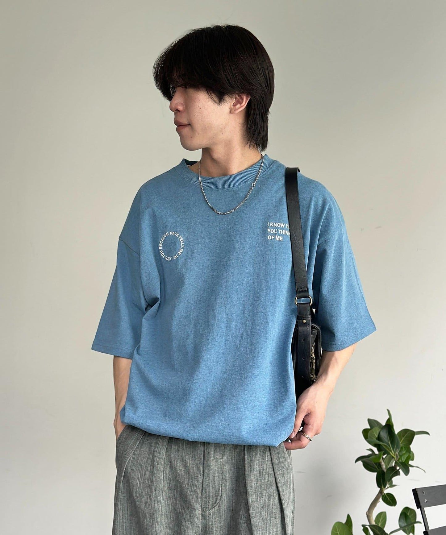 牛仔質感胸部刺繡T恤