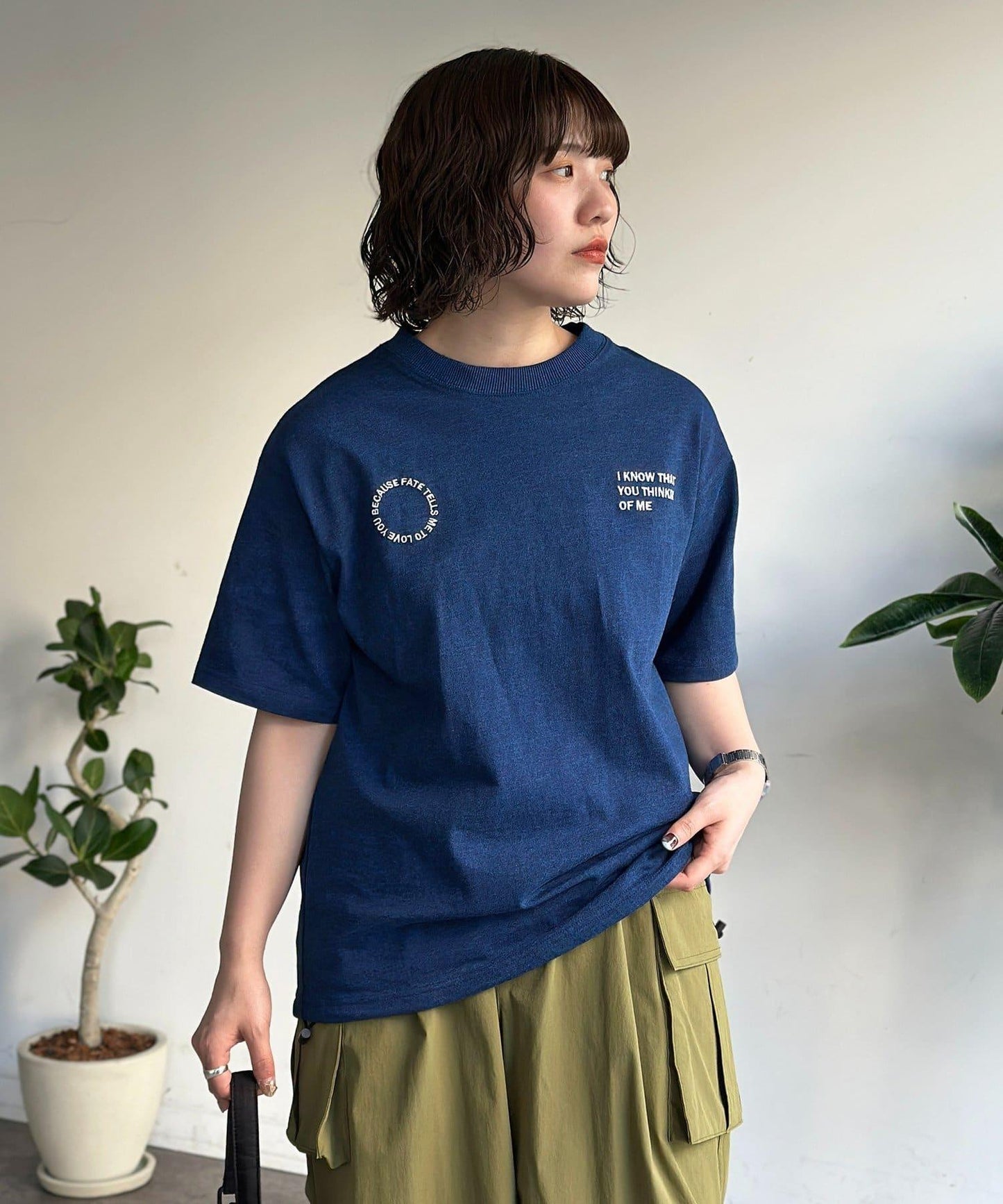 牛仔質感胸部刺繡T恤