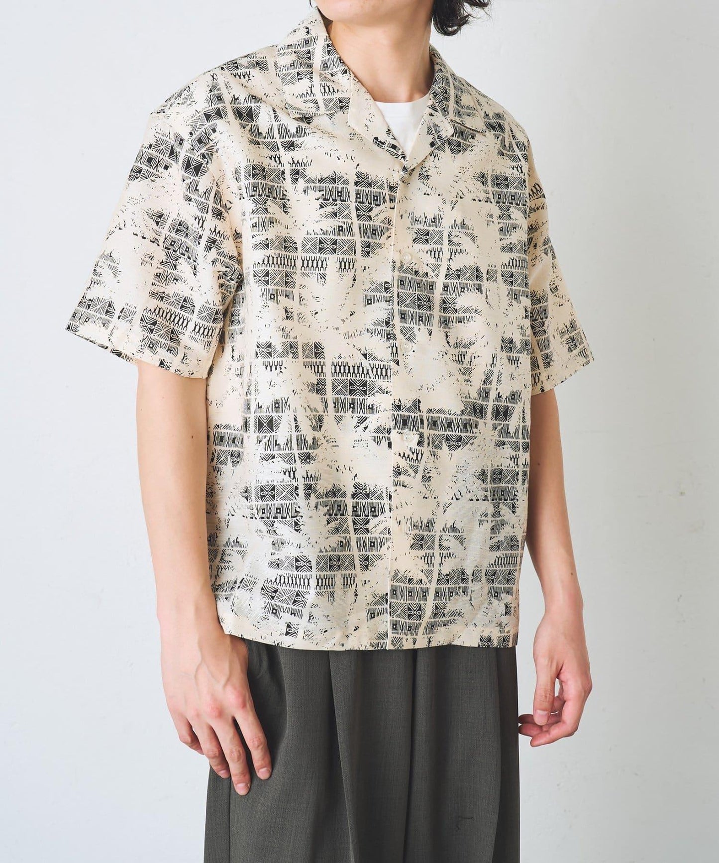 幾何印花 開領 襯衫