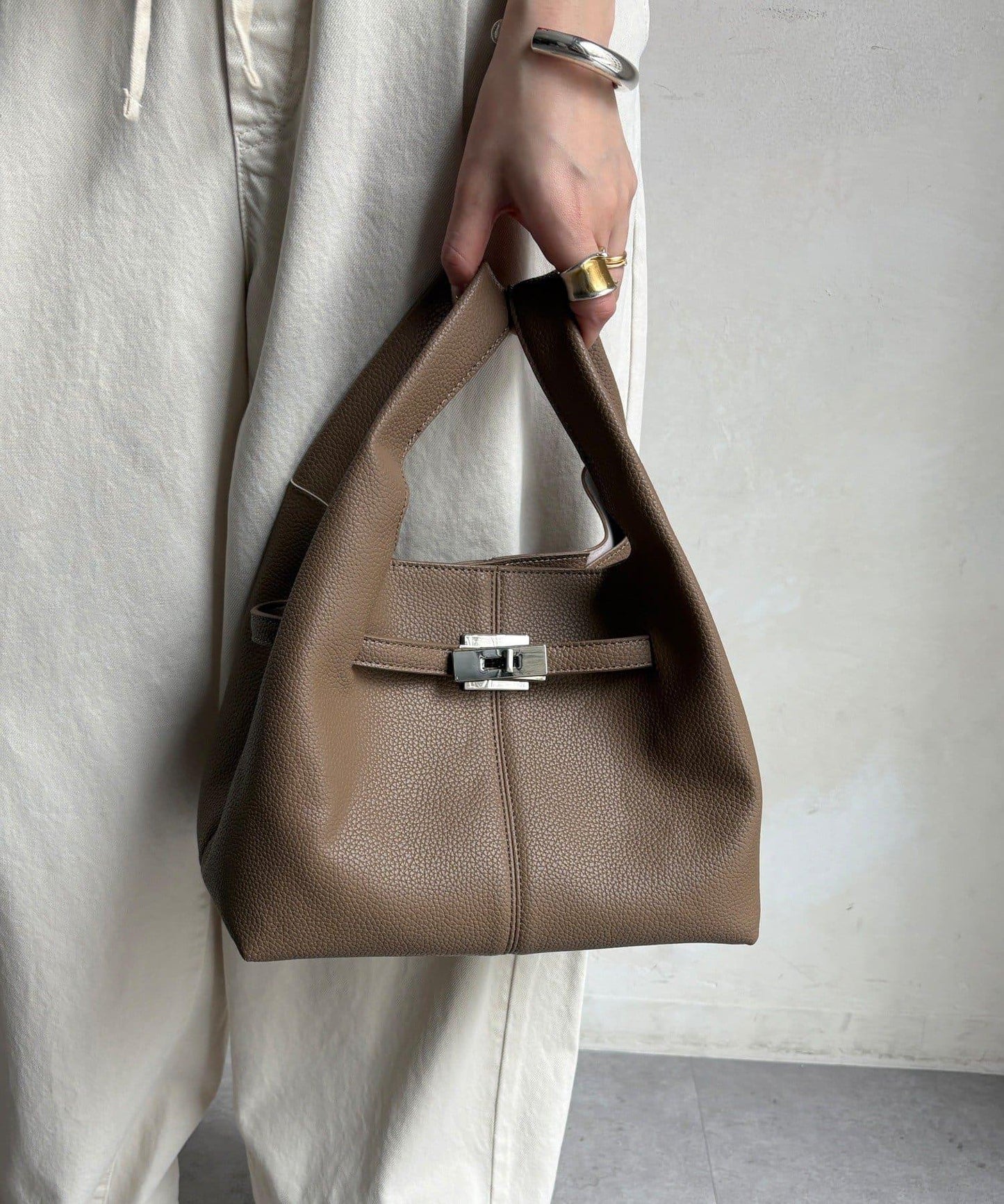 立方體造型旋轉金屬扣手提包