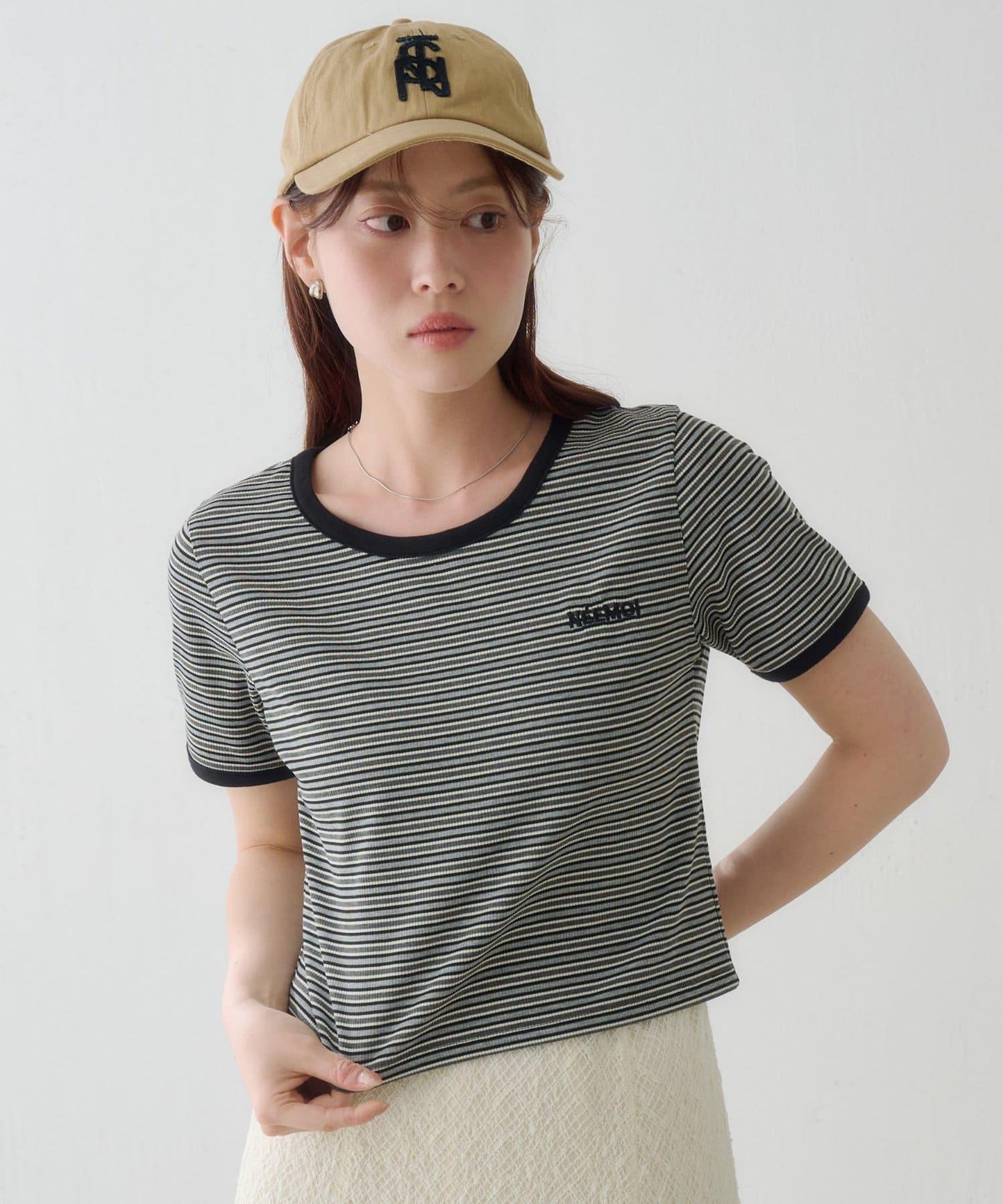 條紋刺繡 TEE T恤