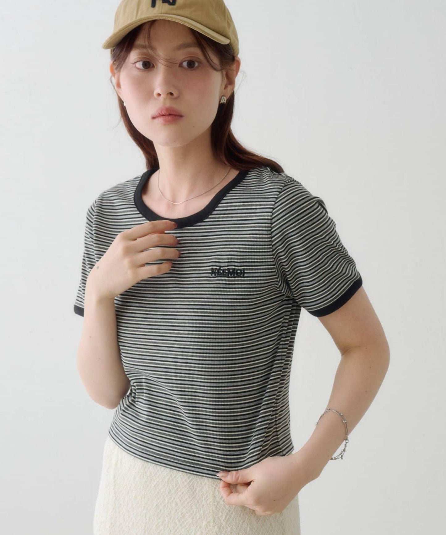 條紋刺繡 TEE T恤