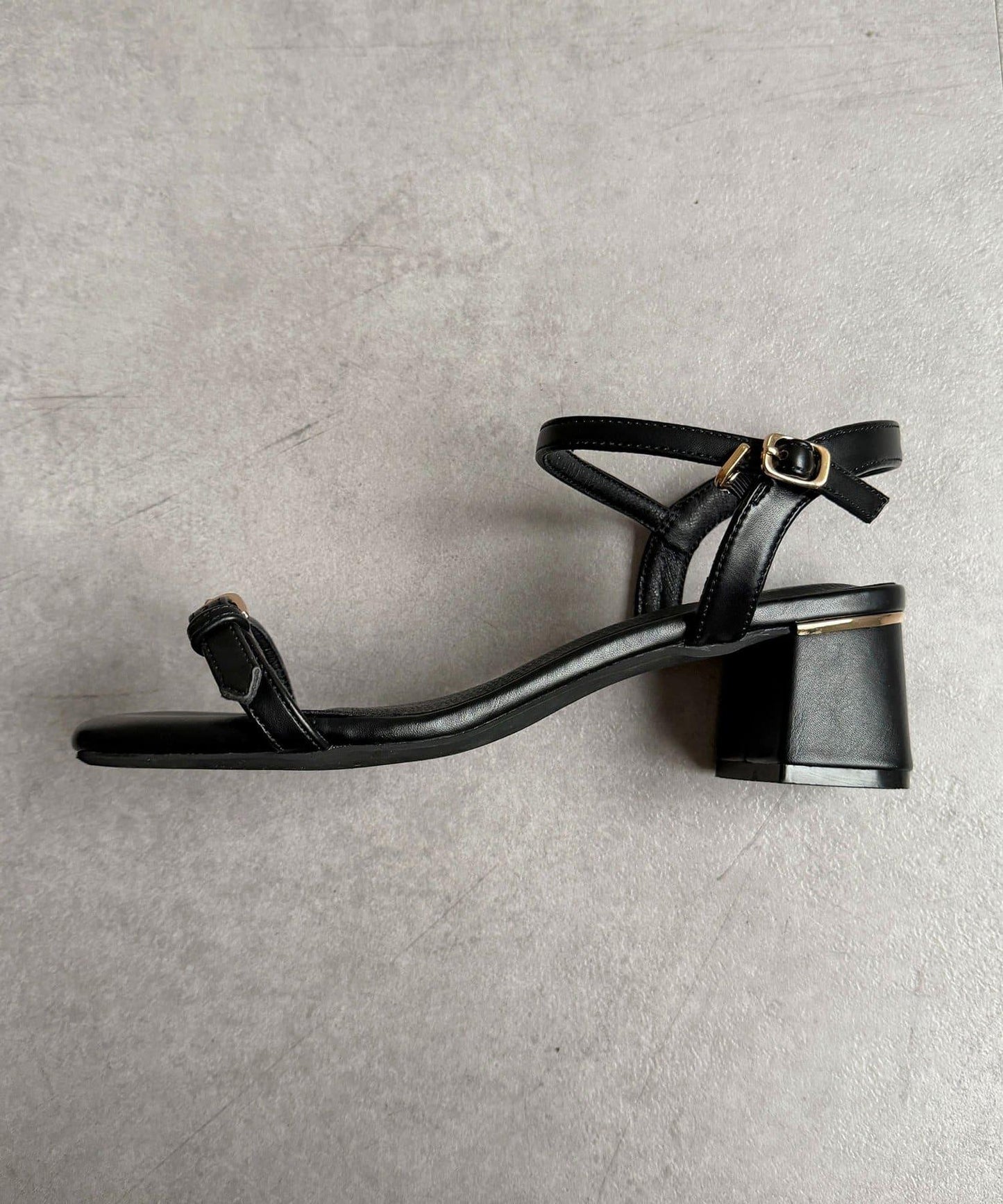 GLD線條綁帶涼鞋