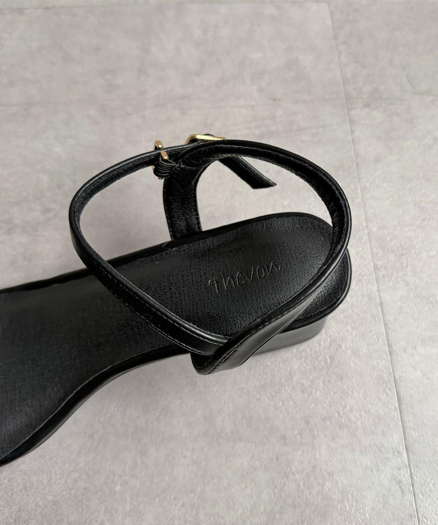 GLD線條綁帶涼鞋
