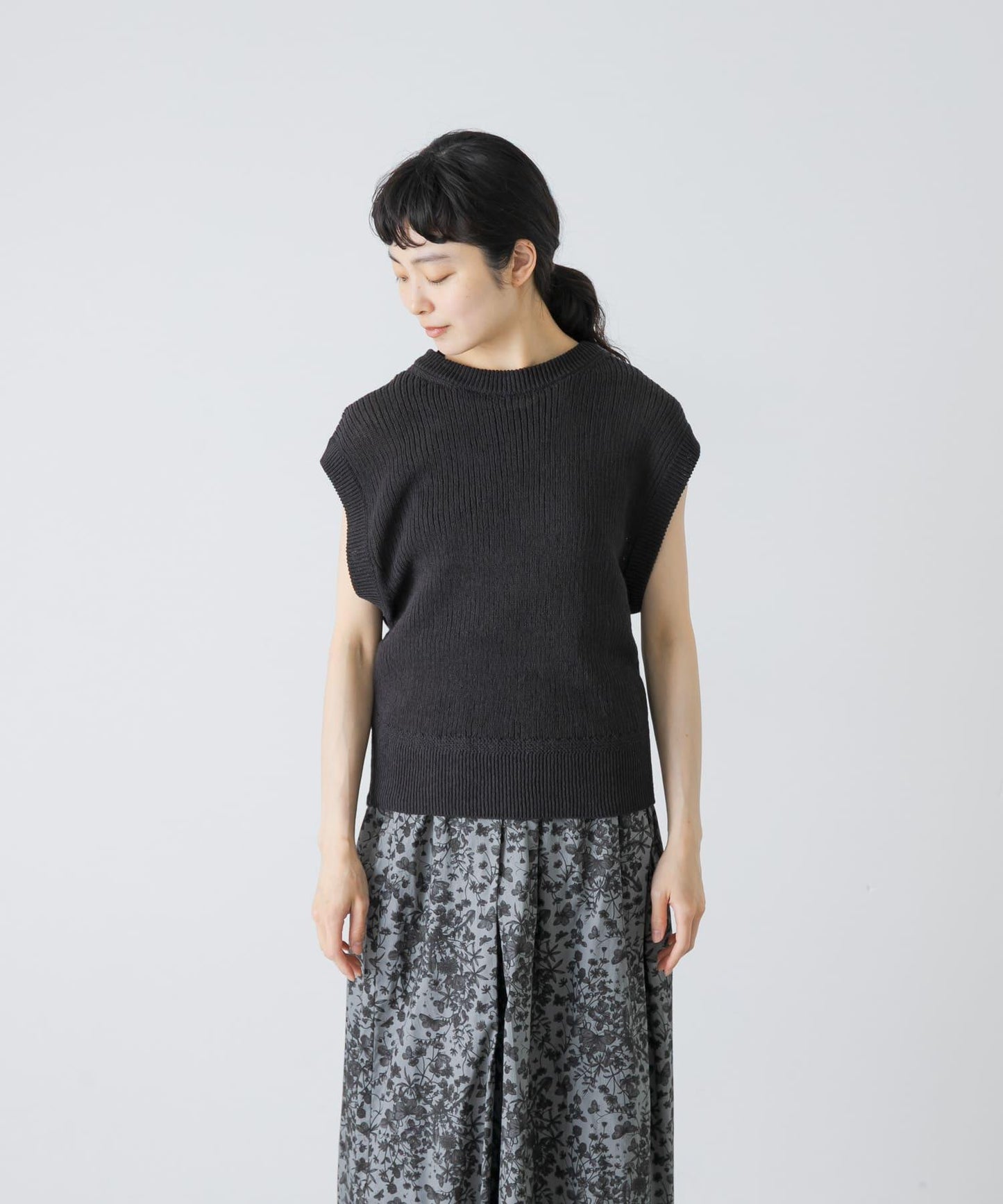 COTTON NO-SLEEVE KNIT 無袖針織上衣