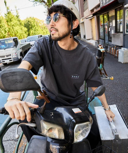 紫金飯店×FREAK'S STORE  背面印花 圓領T恤