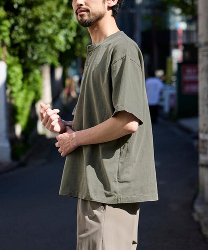 HEAVY WEIGHT/ヘビーウェイト 顏料染色 短袖 Henley neck 10.5オンス T恤