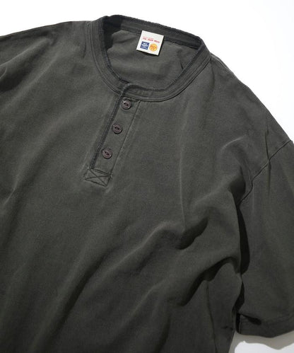 HEAVY WEIGHT/ヘビーウェイト 顏料染色 短袖 Henley neck 10.5オンス T恤