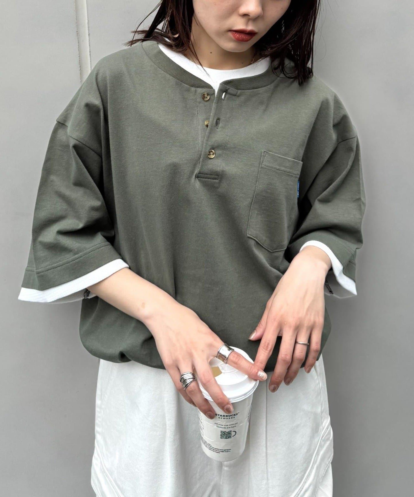 UNISEX 防汗漬 層疊效果亨利領TEE