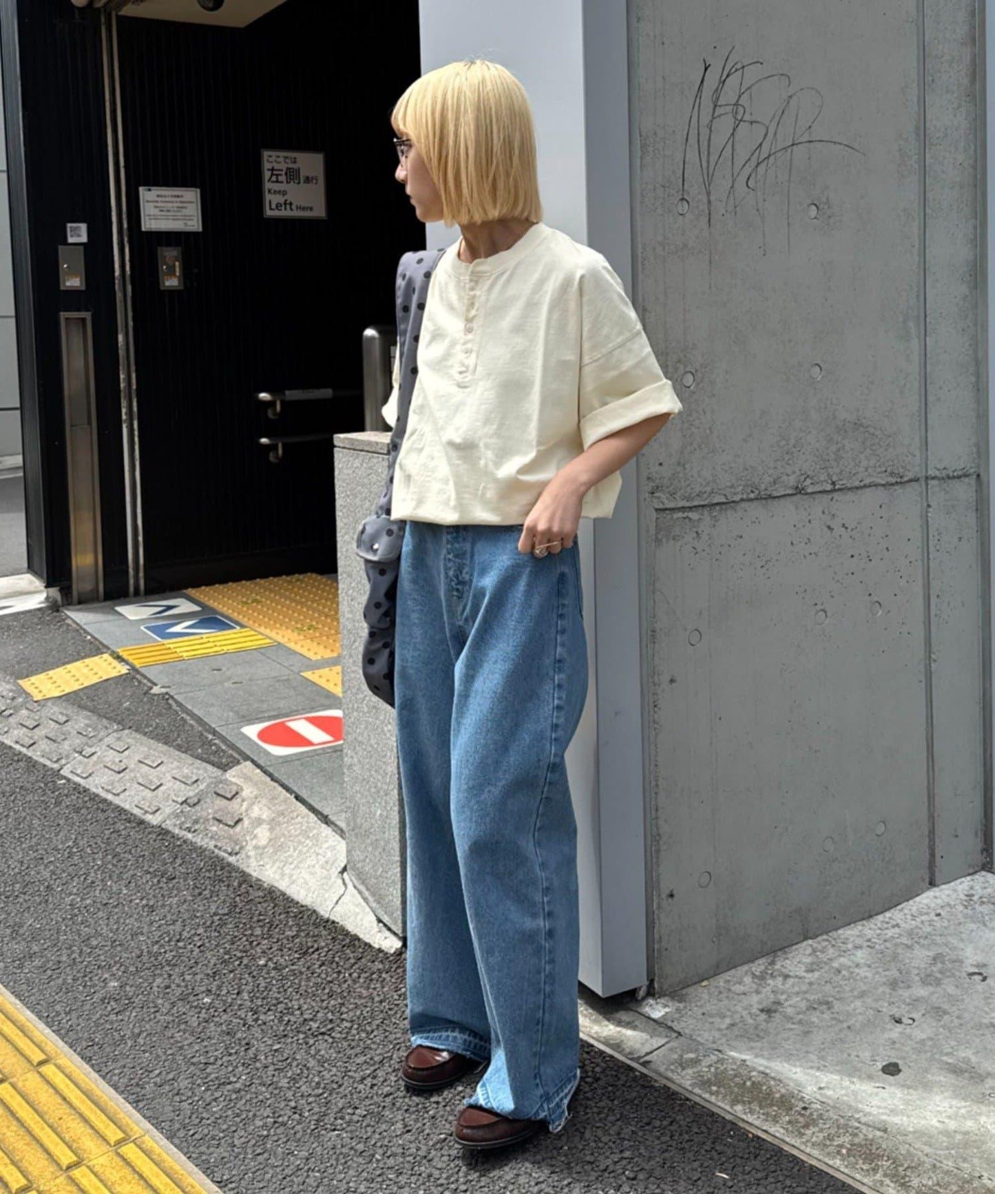 UNISEX 噴染工藝 亨利領 TEE T恤