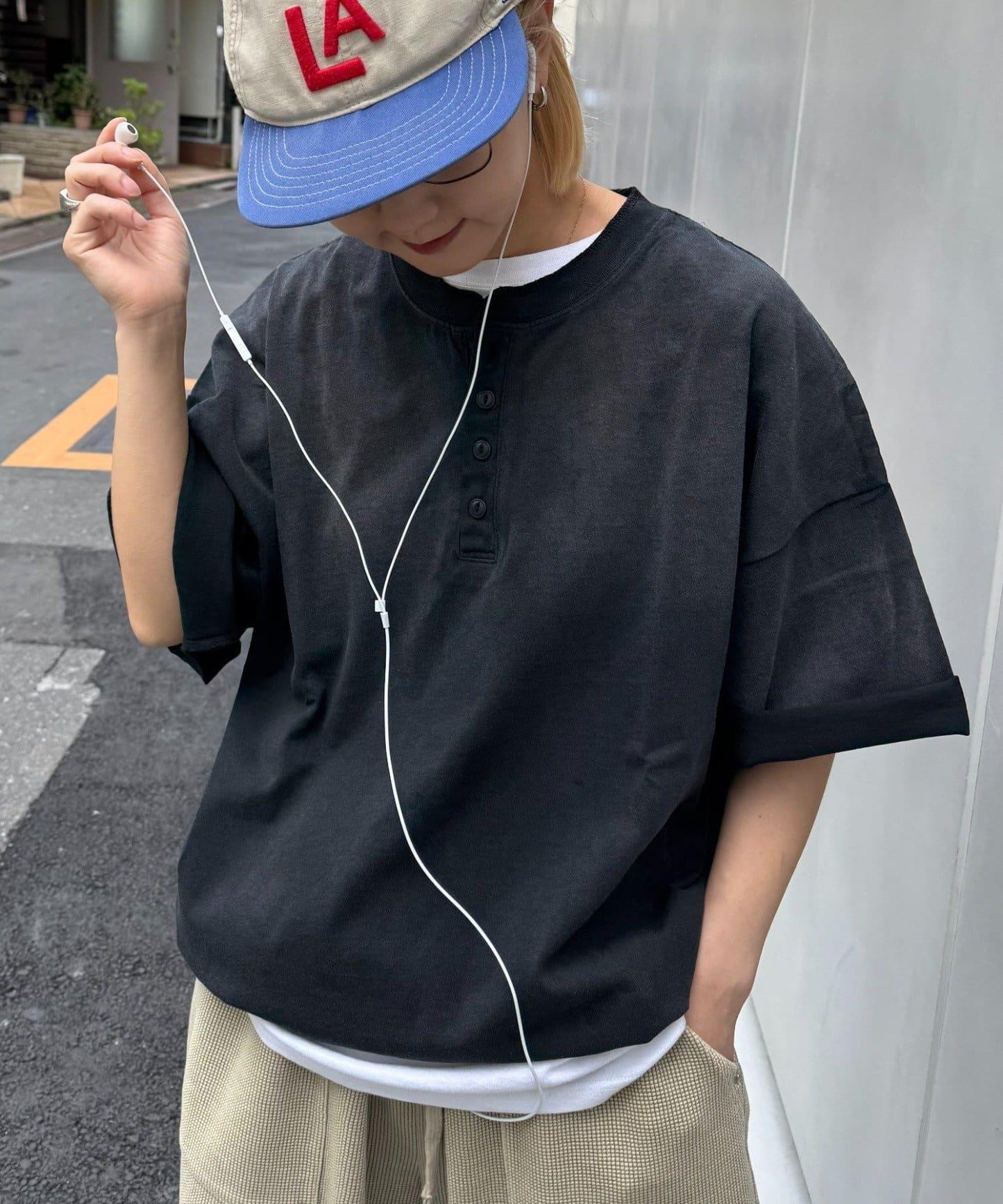 UNISEX 噴染工藝 亨利領 TEE T恤
