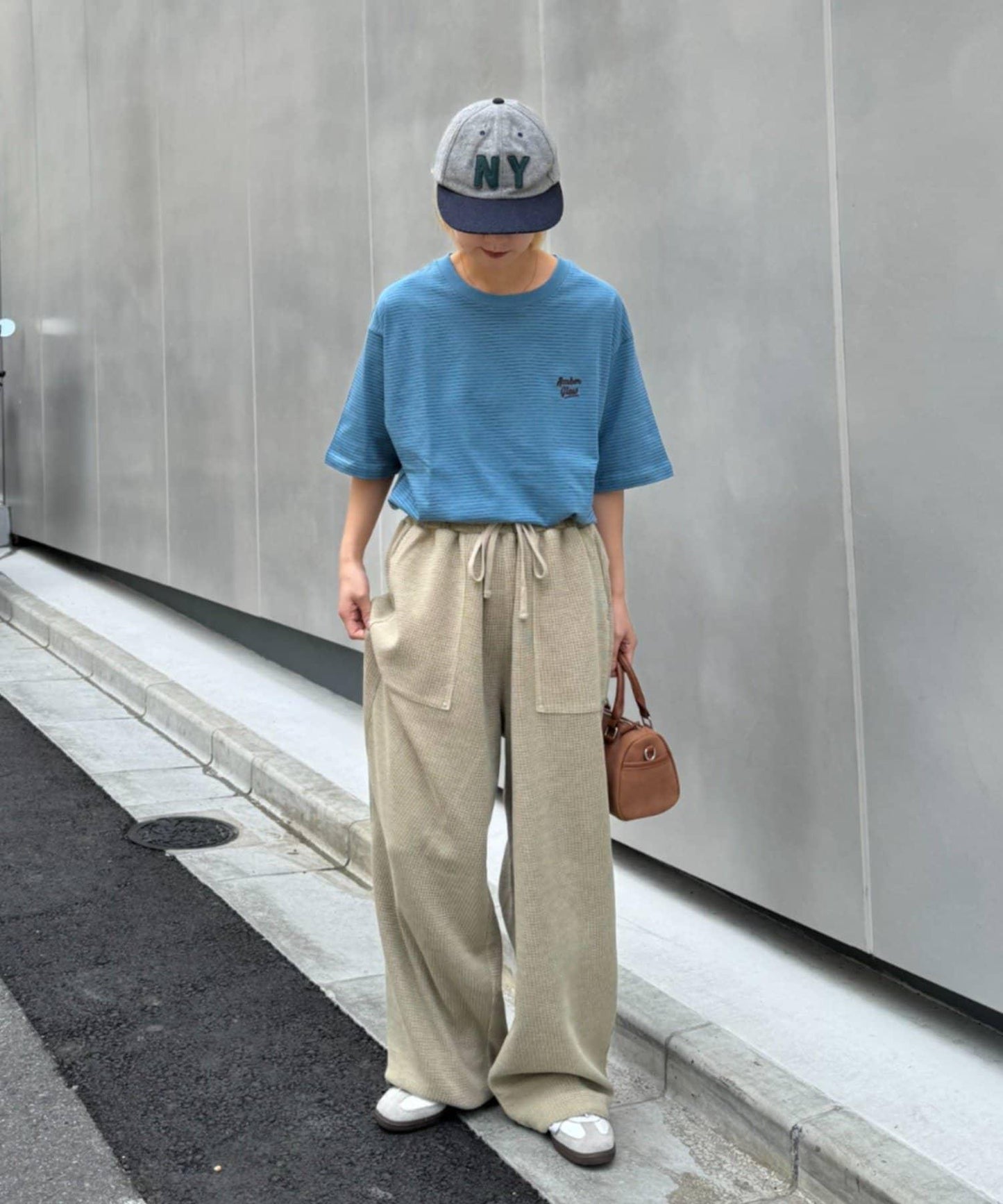 UNISEX 細條紋單點刺繡Logo T恤