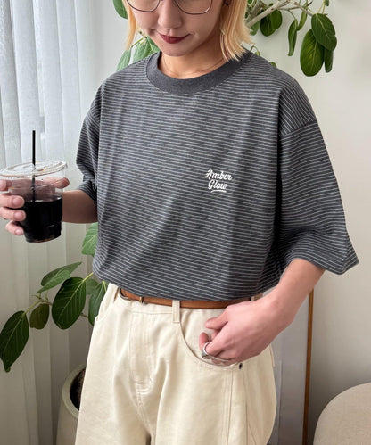 UNISEX 細條紋單點刺繡Logo T恤