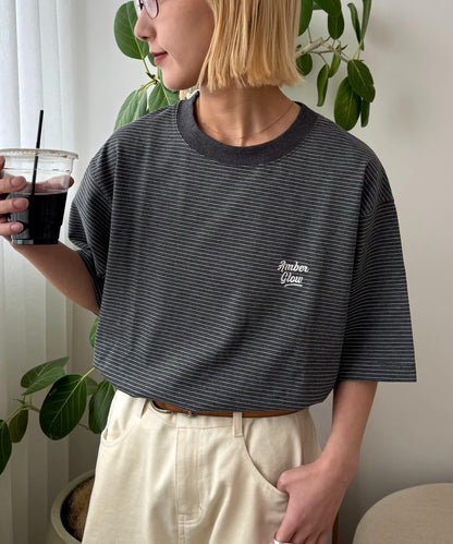 UNISEX 細條紋單點刺繡Logo T恤