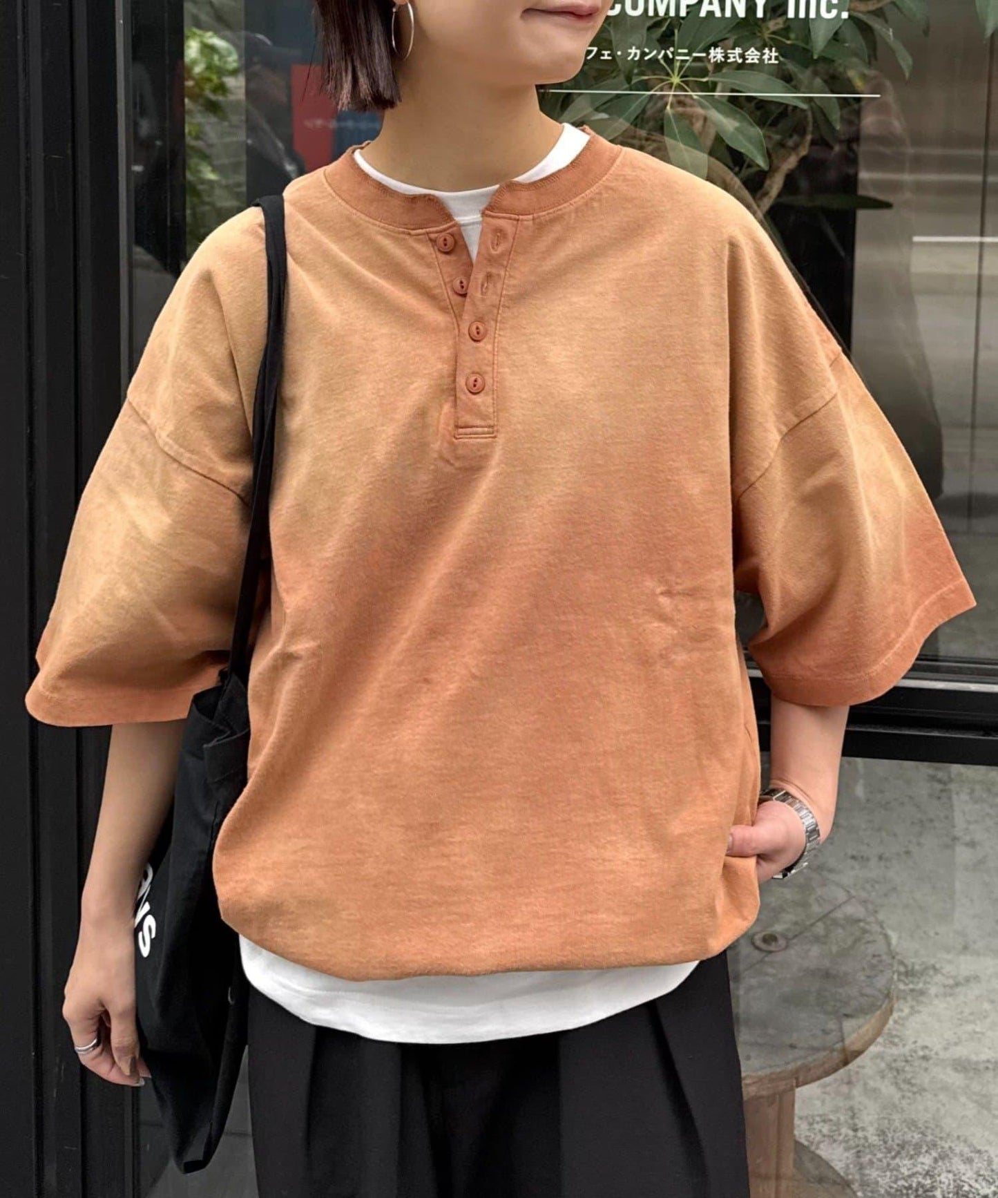 UNISEX 噴染工藝 亨利領 TEE T恤