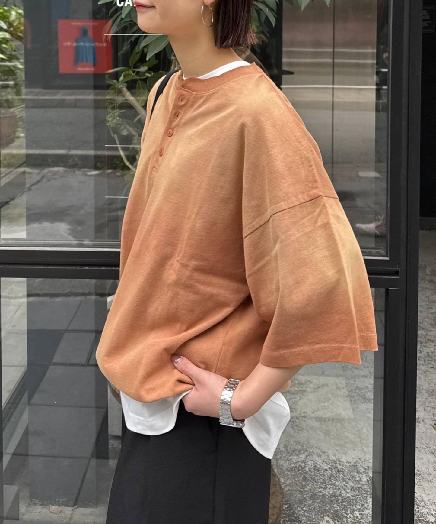 UNISEX 噴染工藝 亨利領 TEE T恤