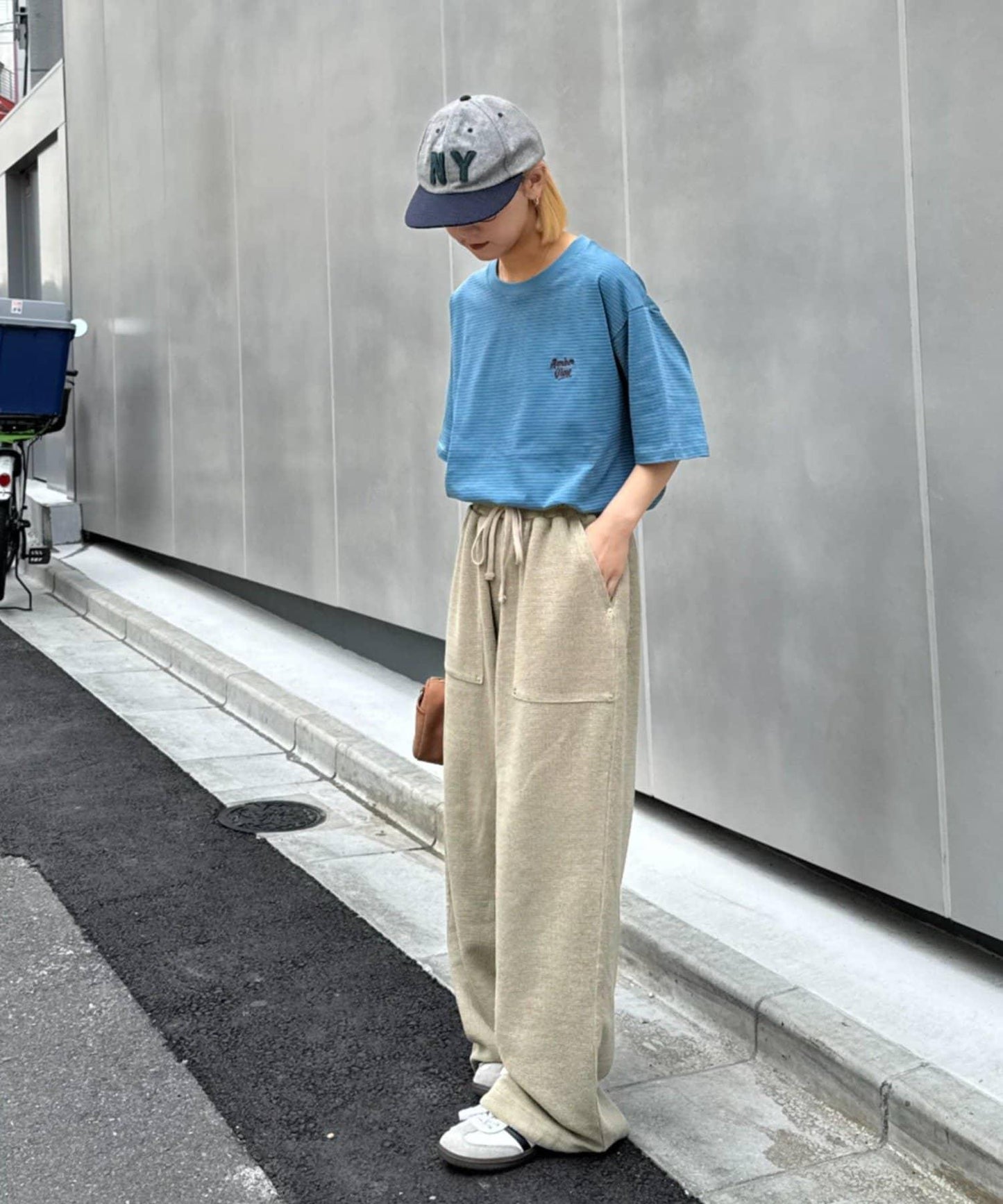 UNISEX 細條紋單點刺繡Logo T恤