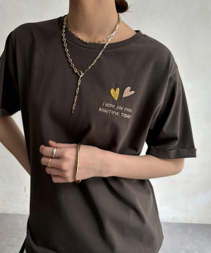 心形與LOGO刺繡T恤（網絡）